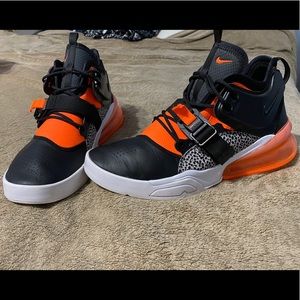 Nike Air Force 270 Safari